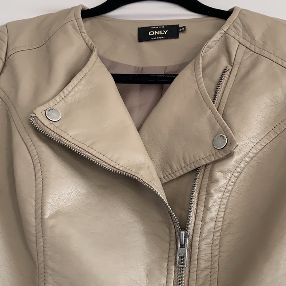 ONLY Faux leather beige jacket |size 34 - Picture 2 of 7